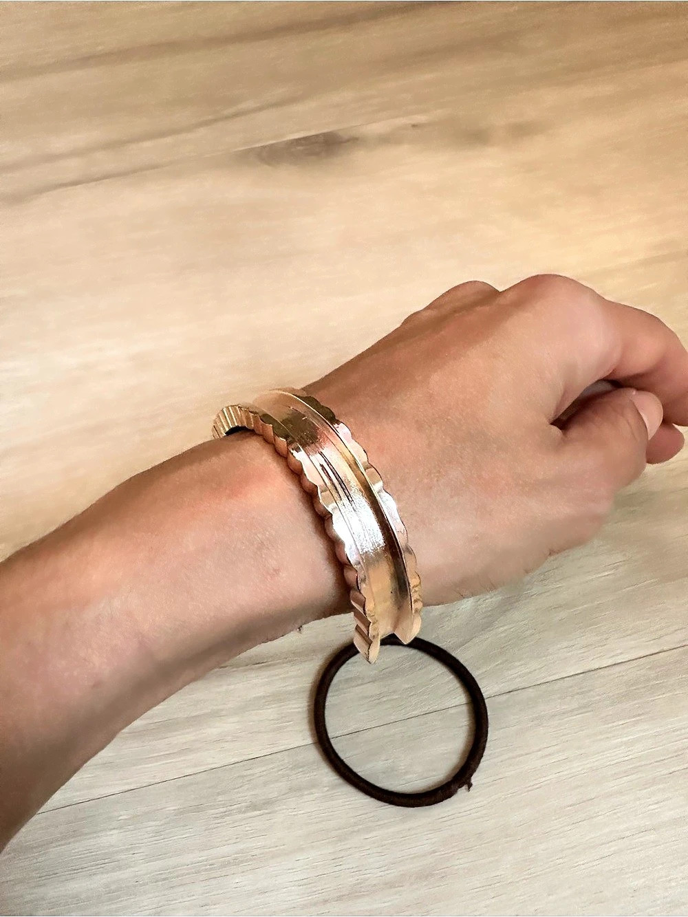 Rose Gold Tone Hair Tie Holder Cuff Bracelet Ribbed Metal Functional Jewelry - Picture 7 of 8